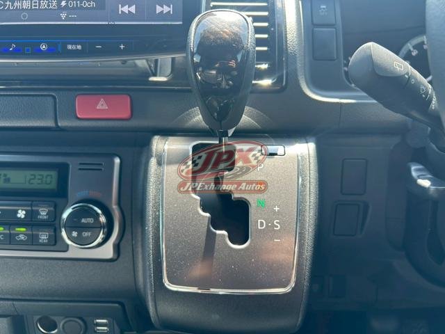 
								2022 TOYOTA HIACE VAN full									