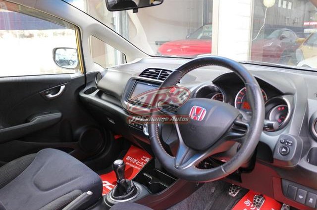 
								2013 HONDA FIT RS full									