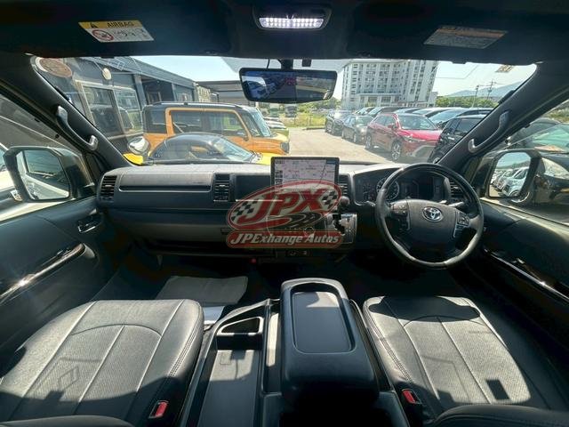 
								2022 TOYOTA HIACE VAN full									