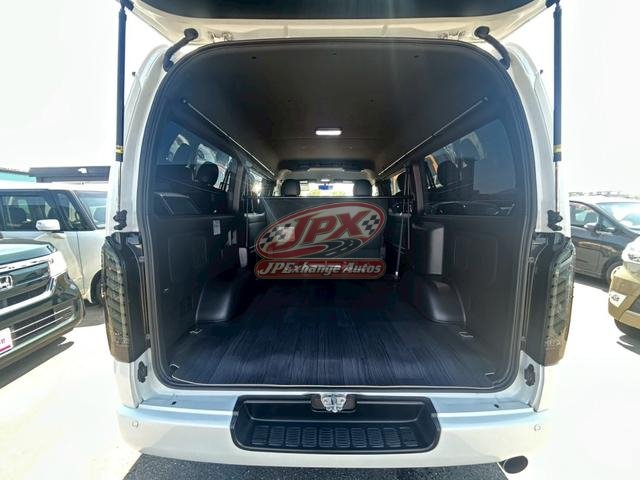 
								2022 TOYOTA HIACE VAN full									
