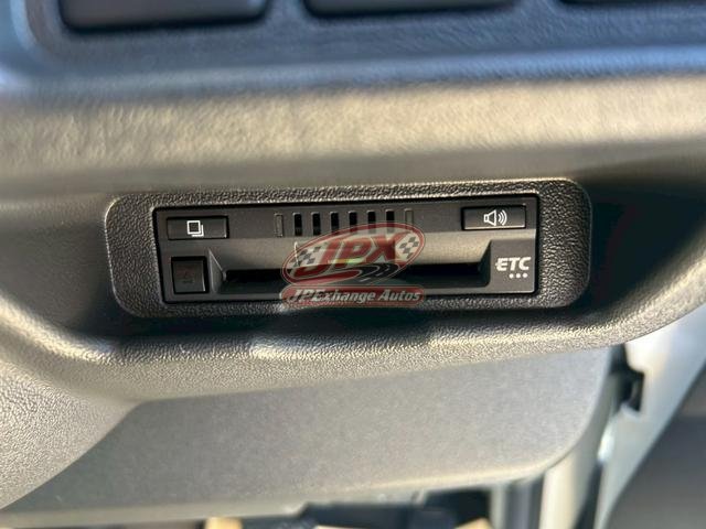 
								2022 TOYOTA HIACE VAN full									