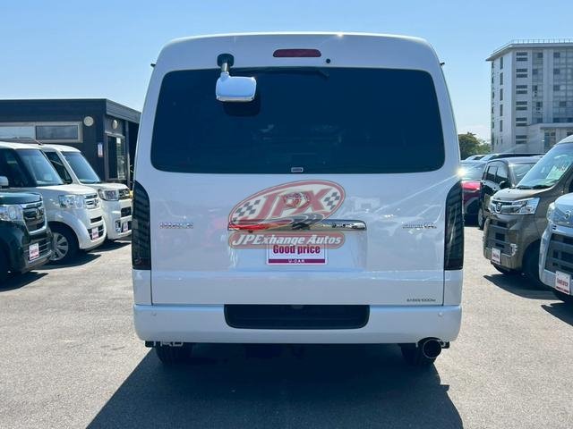 
								2022 TOYOTA HIACE VAN full									